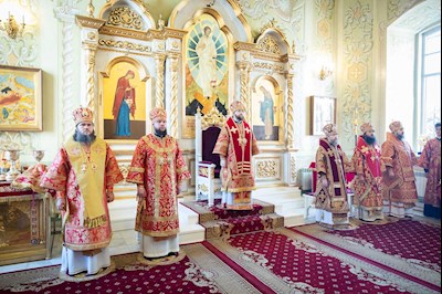 В день празднования Собора Саратовских святых совершено соборное архиерейское богослужение в Покровском соборе г. Саратова