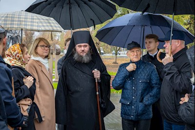 Архиереи Саратовской митрополии совершили Великое освящение храма великомученика Георгия Победоносца г. Покровска (Энгельса) и Божественную литургию в новоосвященном храме