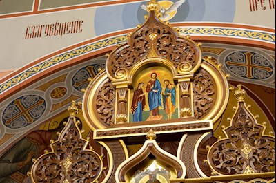 Архиереи Саратовской митрополии совершили Великое освящение храма великомученика Георгия Победоносца г. Покровска (Энгельса) и Божественную литургию в новоосвященном храме