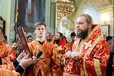 В день празднования Собора Саратовских святых совершено соборное архиерейское богослужение в Покровском соборе г. Саратова