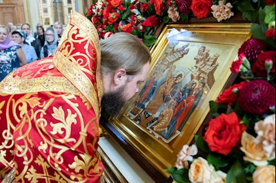 В день празднования Собора Саратовских святых совершено соборное архиерейское богослужение в Покровском соборе г. Саратова