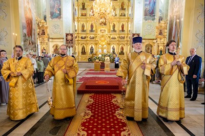 Епископ Феодор совершил Литургию в Покровском соборе г. Саратова