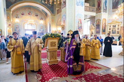 Епископ Феодор совершил Литургию в Покровском соборе г. Саратова