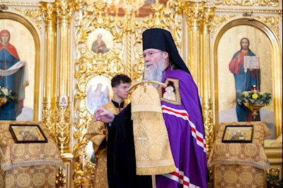 Епископ Феодор совершил Литургию в Покровском соборе г. Саратова