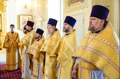 Епископ Феодор совершил Литургию в Покровском соборе г. Саратова