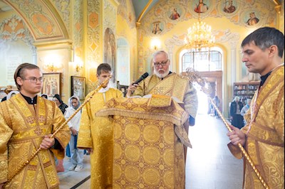 Епископ Феодор совершил Литургию в Покровском соборе г. Саратова