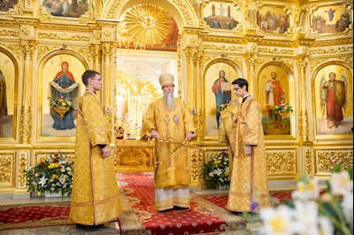 Епископ Феодор совершил Литургию в Покровском соборе г. Саратова