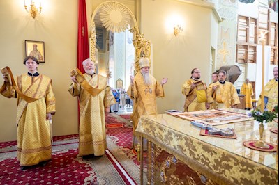 Епископ Феодор совершил Литургию в Покровском соборе г. Саратова