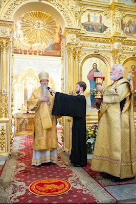 Епископ Феодор совершил Литургию в Покровском соборе г. Саратова