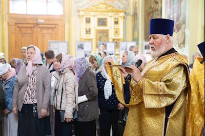 Епископ Феодор совершил Литургию в Покровском соборе г. Саратова