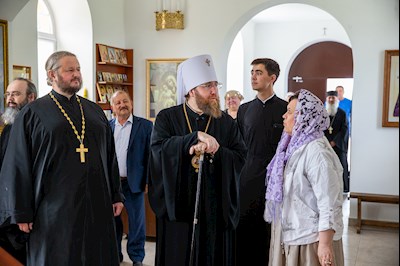 Митрополит Игнатий совершил чин основания Свято-Троицкого храма в г. Красный Кут