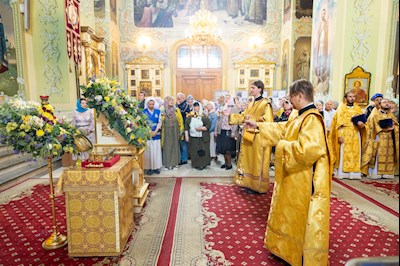 Епископ Феодор совершил Литургию в Покровском соборе г. Саратова