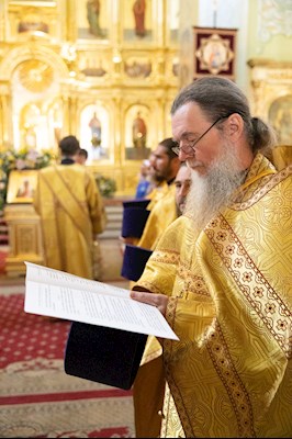 Епископ Феодор совершил Литургию в Покровском соборе г. Саратова