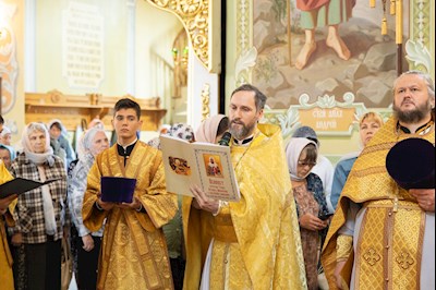 Епископ Феодор совершил Литургию в Покровском соборе г. Саратова