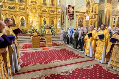 Епископ Феодор совершил Литургию в Покровском соборе г. Саратова