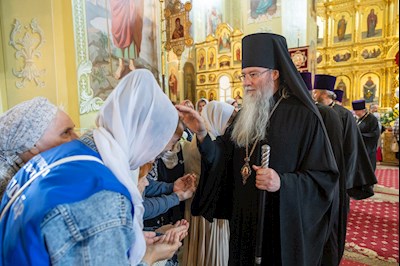 Епископ Феодор совершил Литургию в Покровском соборе г. Саратова