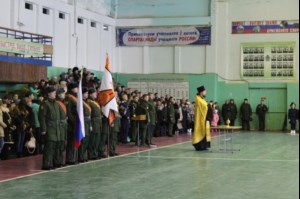 Священник благословил новобранцев на воинское служение