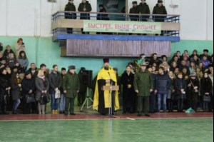 Священник благословил новобранцев на воинское служение