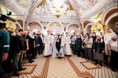 Ночная Божественная литургия в Свято-Троицком кафедральном соборе г. Саратова