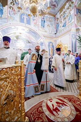 Ночная Божественная литургия в Свято-Троицком кафедральном соборе г. Саратова