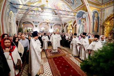 Ночная Божественная литургия в Свято-Троицком кафедральном соборе г. Саратова