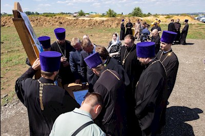 Митрополит Игнатий совершил освящение закладного камня на месте строительства Княже-Владимирского собора г. Саратова