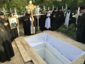 Митрополит Лонгин принял участие в погребении новопреставленного Митрополита Нежинского и Прилукского Иринея