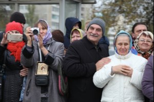 В крестном ходе в день празднования в честь Казанской иконы Божией Матери приняло участие около восьми тысяч человек