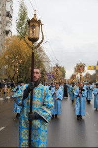 В крестном ходе в день празднования в честь Казанской иконы Божией Матери приняло участие около восьми тысяч человек