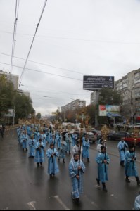 В крестном ходе в день празднования в честь Казанской иконы Божией Матери приняло участие около восьми тысяч человек
