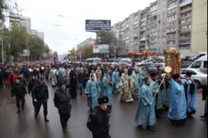 В крестном ходе в день празднования в честь Казанской иконы Божией Матери приняло участие около восьми тысяч человек