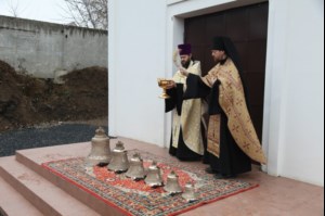 Совершен чин освящения колоколов храма, построенного в поселке Северный Ленинского района г. Саратова