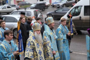 В крестном ходе в день празднования в честь Казанской иконы Божией Матери приняло участие около восьми тысяч человек