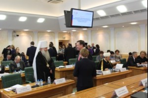 Митрополит Лонгин выступил с докладом на круглом столе «Роль духовно-нравственных ценностей в формировании личности в системе образования» в рамках VI Парламентских встреч