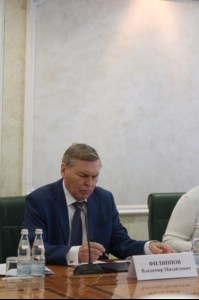 Митрополит Лонгин выступил с докладом на круглом столе «Роль духовно-нравственных ценностей в формировании личности в системе образования» в рамках VI Парламентских встреч