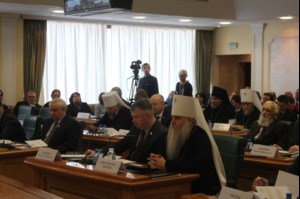Митрополит Лонгин выступил с докладом на круглом столе «Роль духовно-нравственных ценностей в формировании личности в системе образования» в рамках VI Парламентских встреч