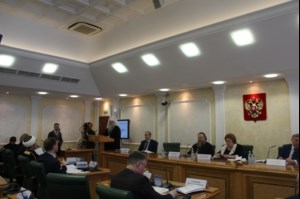Митрополит Лонгин выступил с докладом на круглом столе «Роль духовно-нравственных ценностей в формировании личности в системе образования» в рамках VI Парламентских встреч