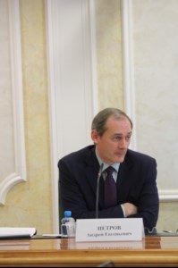 Митрополит Лонгин выступил с докладом на круглом столе «Роль духовно-нравственных ценностей в формировании личности в системе образования» в рамках VI Парламентских встреч
