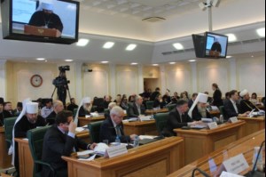 Митрополит Лонгин выступил с докладом на круглом столе «Роль духовно-нравственных ценностей в формировании личности в системе образования» в рамках VI Парламентских встреч