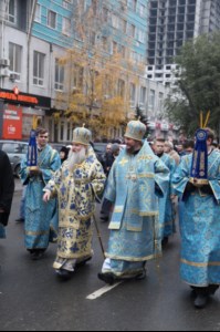 В крестном ходе в день празднования в честь Казанской иконы Божией Матери приняло участие около восьми тысяч человек