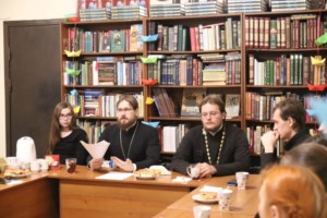 В клубе «Ладья» состоялась беседа о Посланиях апостола Павла