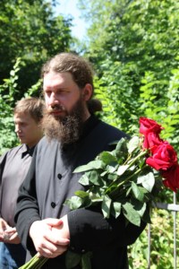 Митрополит Лонгин совершил панихиду на могиле Епископа Вениамина (Милова)