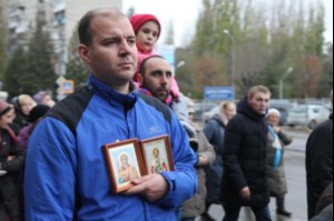 В крестном ходе в день празднования в честь Казанской иконы Божией Матери приняло участие около восьми тысяч человек