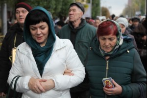 В крестном ходе в день празднования в честь Казанской иконы Божией Матери приняло участие около восьми тысяч человек