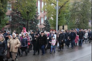 В крестном ходе в день празднования в честь Казанской иконы Божией Матери приняло участие около восьми тысяч человек