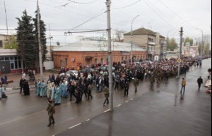 В крестном ходе в день празднования в честь Казанской иконы Божией Матери приняло участие около восьми тысяч человек