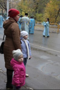 В крестном ходе в день празднования в честь Казанской иконы Божией Матери приняло участие около восьми тысяч человек