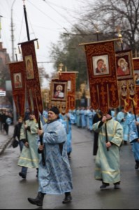 В крестном ходе в день празднования в честь Казанской иконы Божией Матери приняло участие около восьми тысяч человек