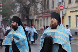 В крестном ходе в день празднования в честь Казанской иконы Божией Матери приняло участие около восьми тысяч человек