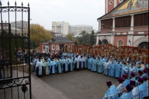 В крестном ходе в день празднования в честь Казанской иконы Божией Матери приняло участие около восьми тысяч человек
